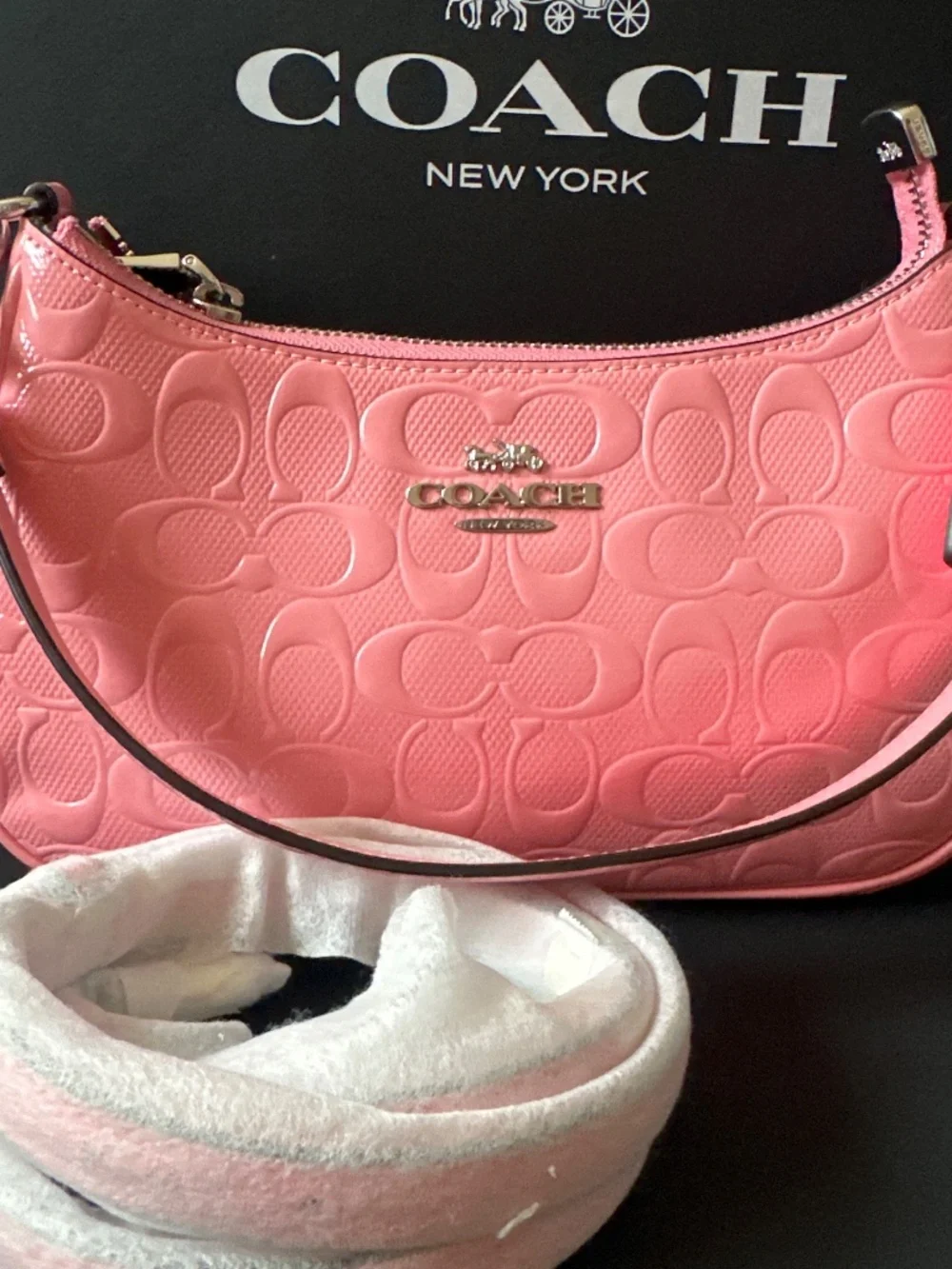 NWT Coach Outlet Teri Shoulder Bag In Signature Leather With Heart Charm - Picture 6 of 7